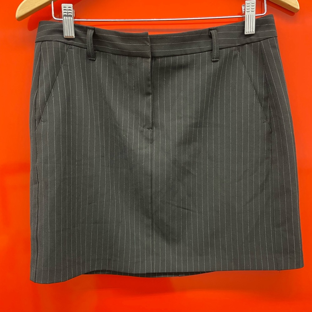United Colors of Benetton Women’s Black Pinstriped Skirt Size 42